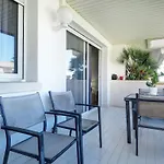 Apartman Mediterraneo Seaview By Hello Homes *